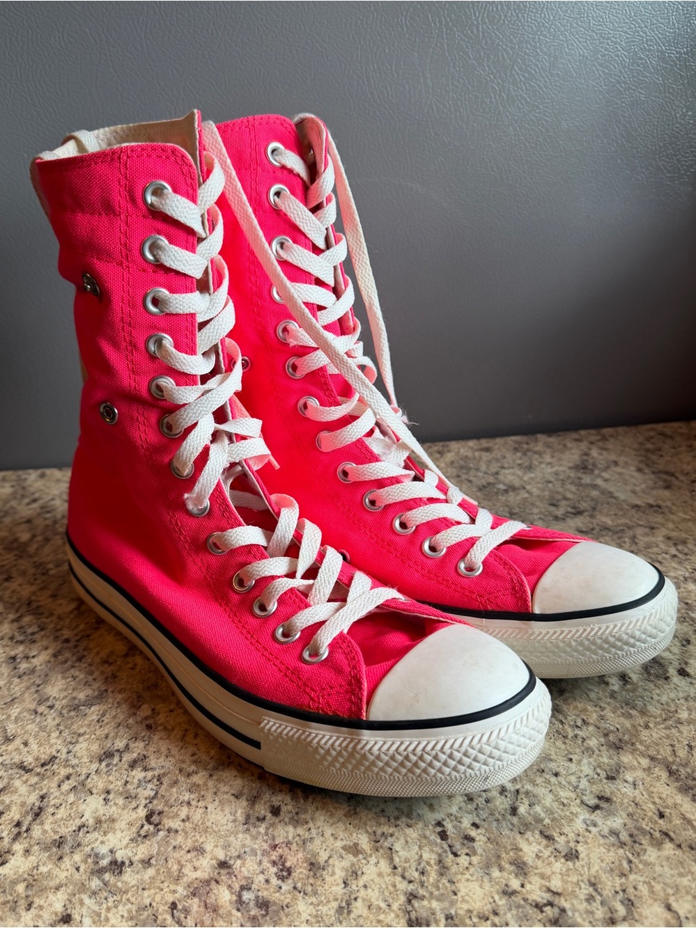 Women’s Converse High-Top Canvas Sneakers in Hot Pink - Classic Lace-Up Style